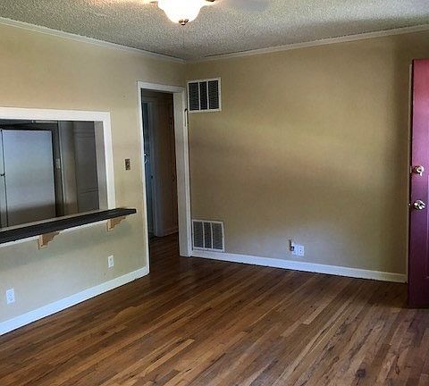 2nd image of 1505 Park Ave