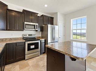 196 Holstein Dr, Hanover, PA 17331