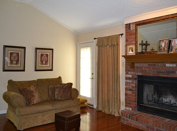 4th image of 309 River Wind Dr