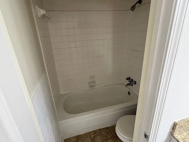 904 Park Ln — Photo 8