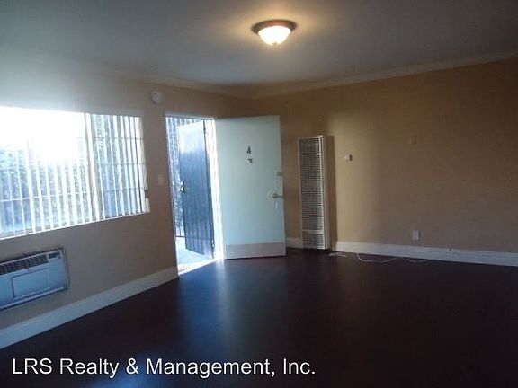 4th image of 18325 Malden St APT 03