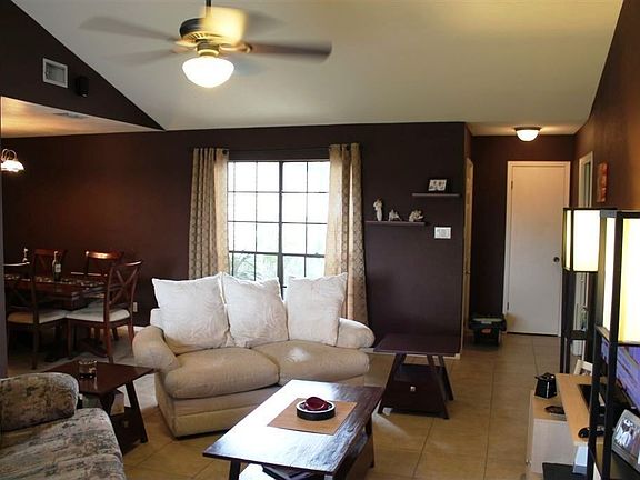 5th image of 954 Blue Bonnet Dr