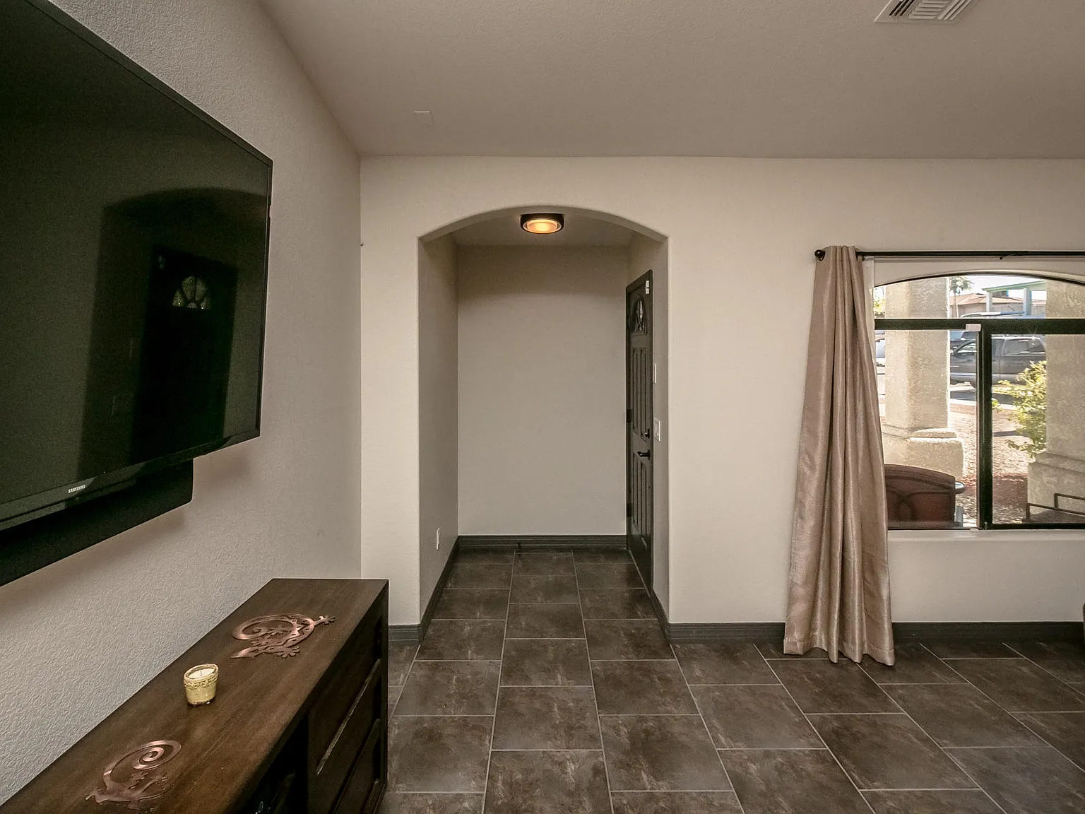 3 bed, 3.0 bath, 1681 sqft, $4,900 — Photo 4