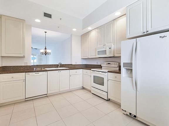 5th image of 35 Harbour Isle Drive W #Ph-5