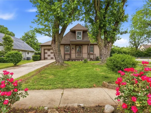 405 S Pine St, Olathe, KS 66061