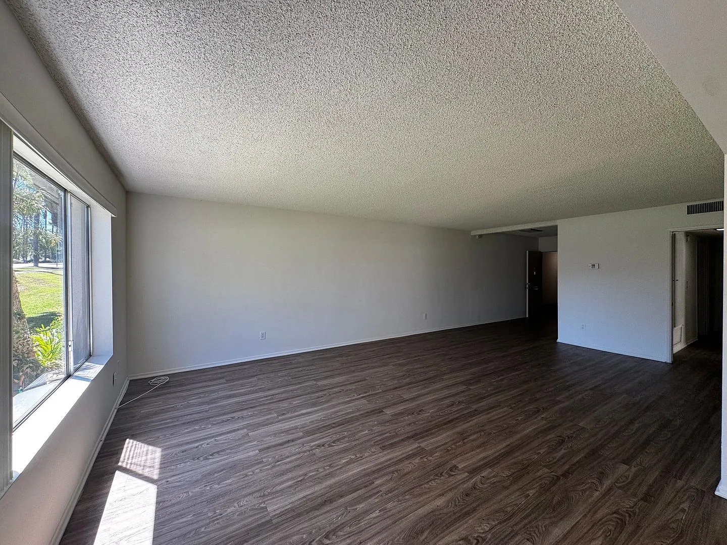 100 - Kimberly Apartments — Photo 4