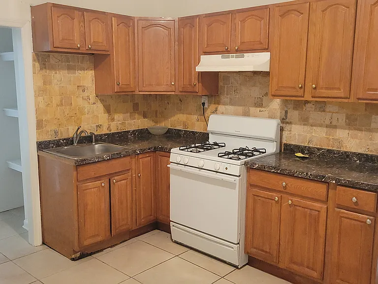 654 S 19th St #1 — Photo 3