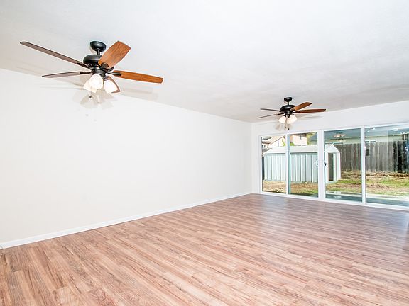 3rd image of 837 Salina St