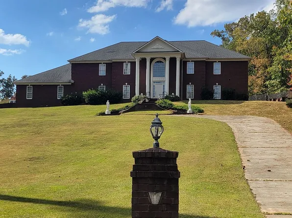 568 Campground Cir, Scottsboro, AL 35769