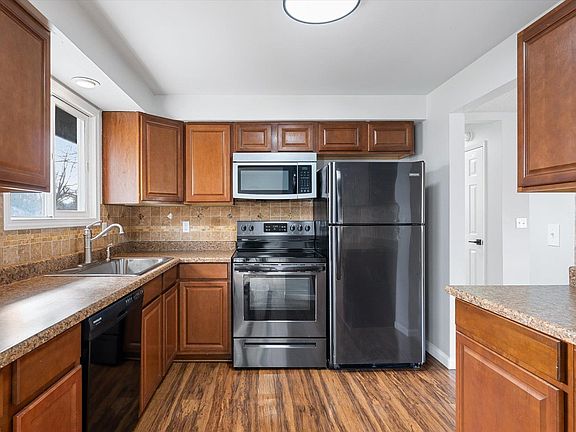 5th image of 1711 S Evergreen Rd