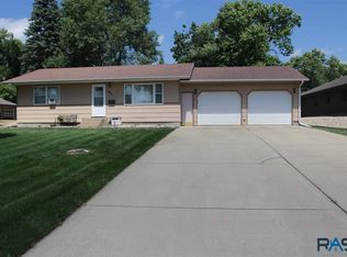 902 NE 3rd St, Madison, SD 57042