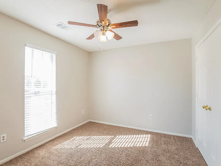 7409 Dunbarton Dr — Photo 11
