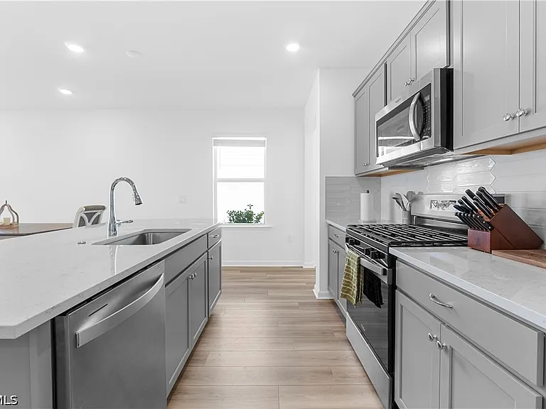 44148 Kelly Dr — Photo 11