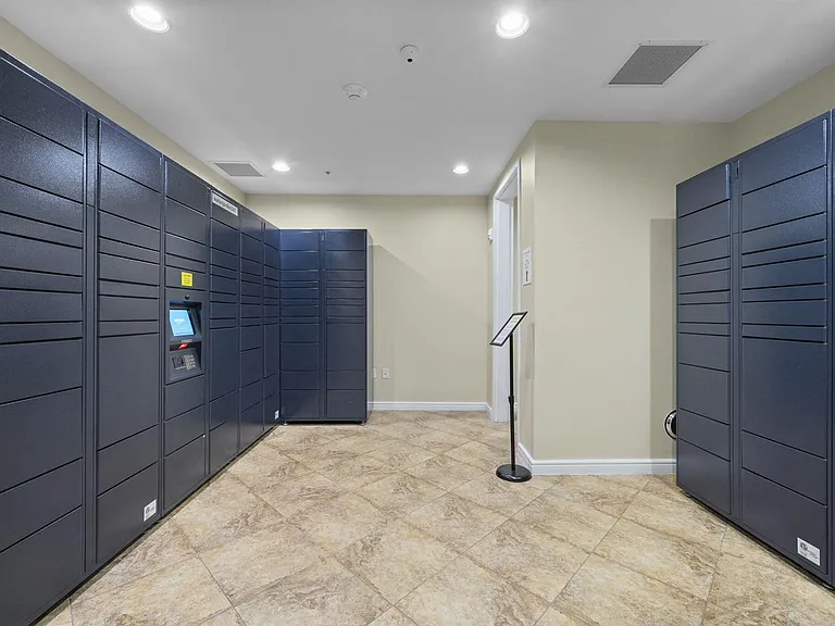 347 N New River Dr E #405 — Photo 24