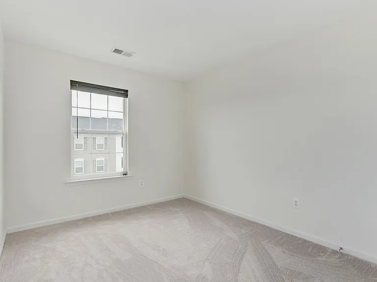 119 Monticello Sq — Photo 5