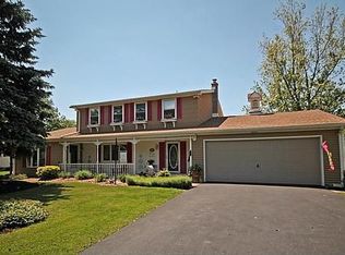 35 Sleepy Hollow Ln, Orchard Park, NY 14127