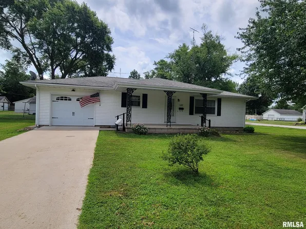 429 Weaver St, Nokomis, IL 62075