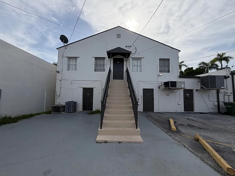 313 N Krome Ave #A — Photo 11