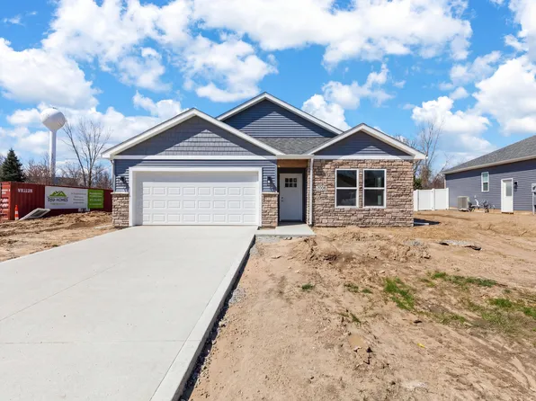 2008 Green Acres Dr, Adrian, MI 49221