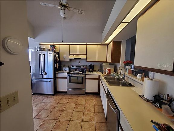 5th image of 217 Palmwood Ct