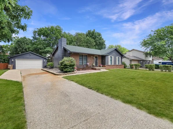 171 S Hickory Blvd, Pleasant Hill, IA 50327