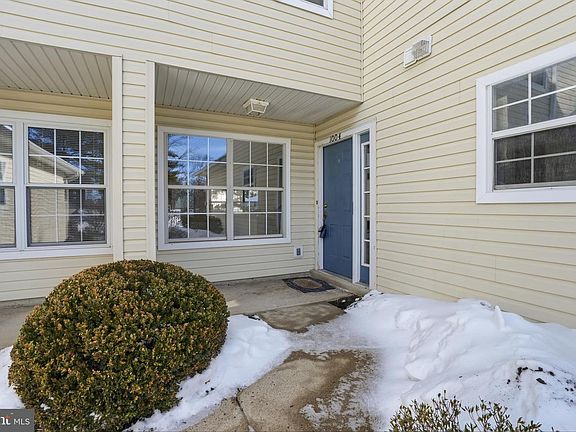 3rd image of 1004 Waterford Rd