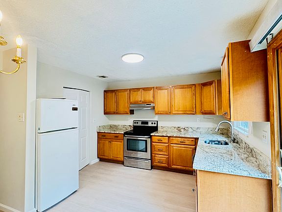 2nd image of 37 Goodwin Ave