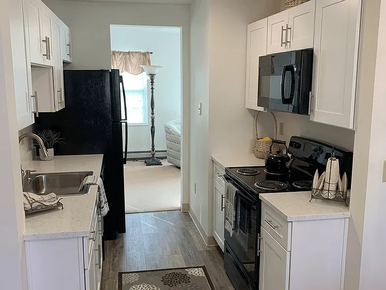 Eastgate Apartments — Photo 1
