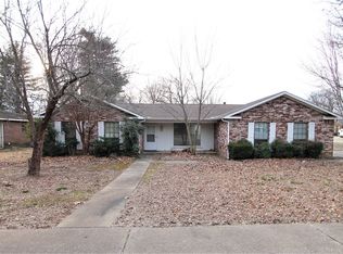 315 W Village Dr, Fayetteville, AR 72703