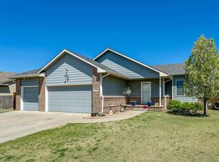 828 S Saddle Brooke Ct, Haysville, KS 67060