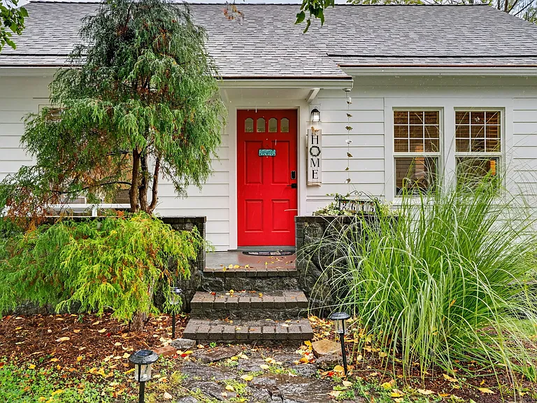 2615 Lancaster St — Photo 33