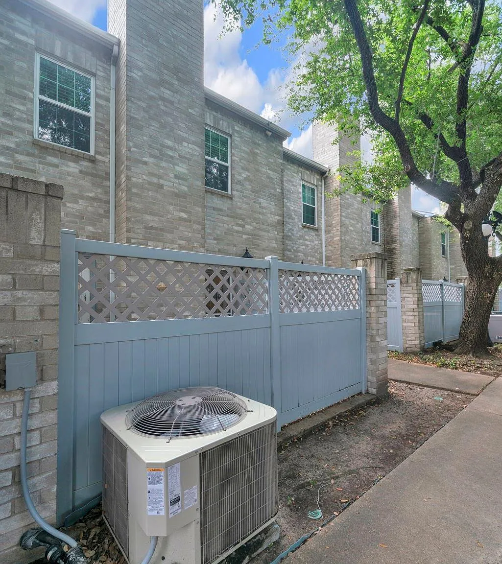 2 bed, 2.5 bath, 1640 sqft, $1,750 — Photo 2