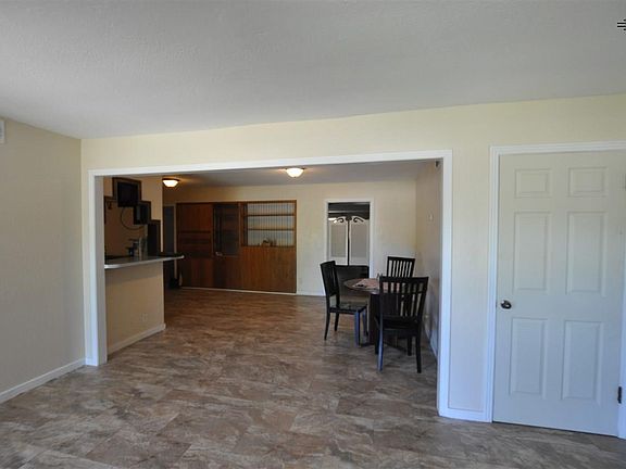 3rd image of 805 W Bullock Ave
