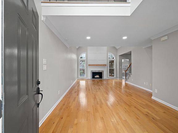 5th image of 159 Archgate Ct