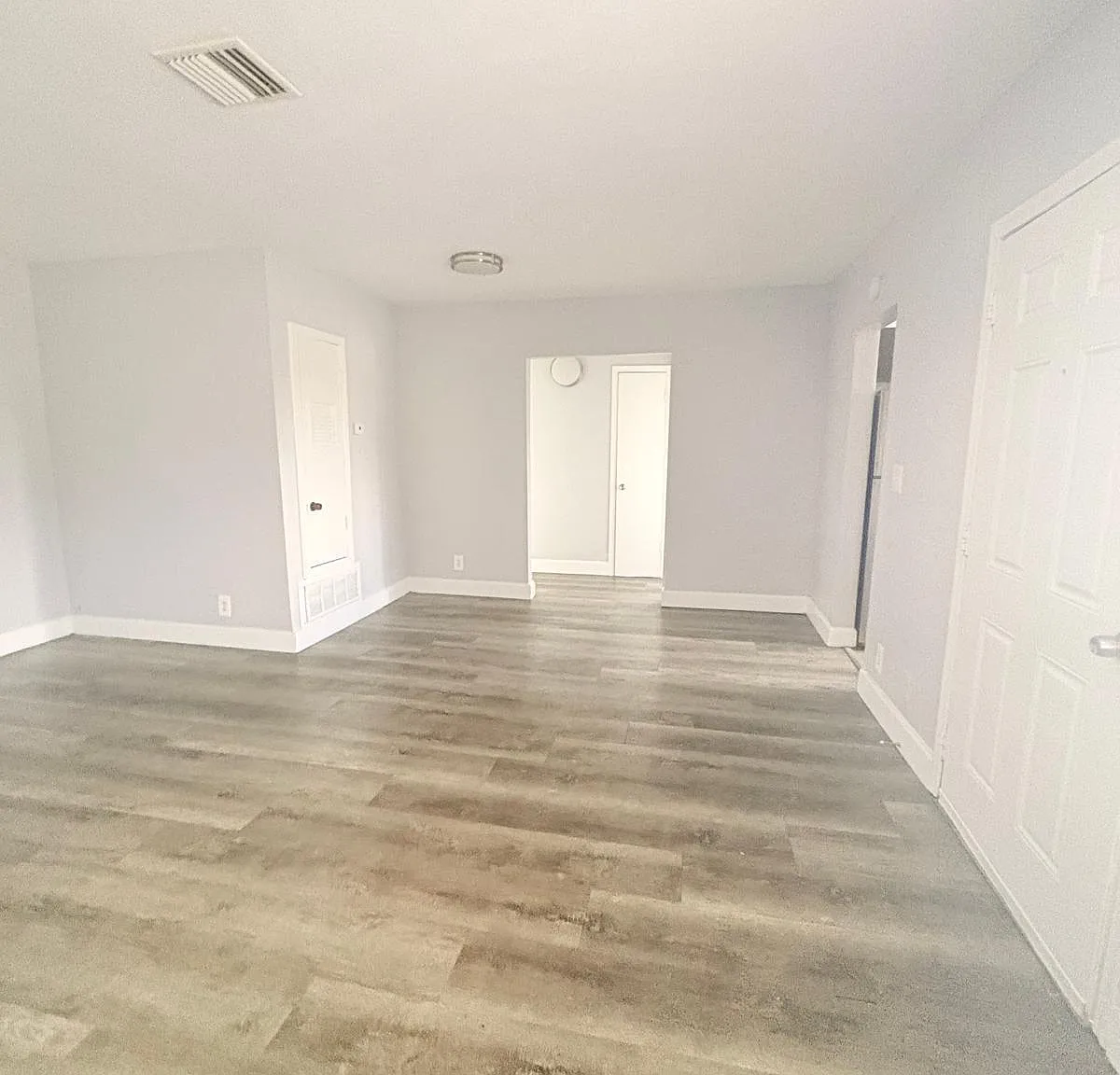 12 bed, 8.0 bath, 5798 sqft, $1,900 — Photo 2