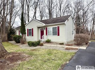 1 Middlesex Dr, Fredonia, NY 14063