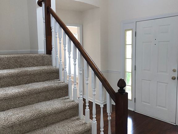 2nd image of 569 Live Oak Ct