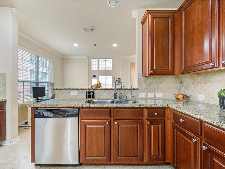 1243 Glenwood Canyon Ln — Photo 22