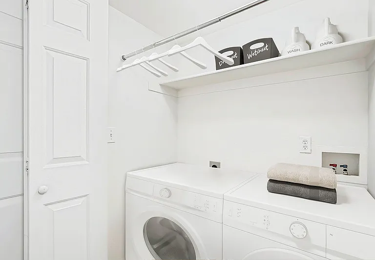 Rose Cove Apartment Homes — Photo 24