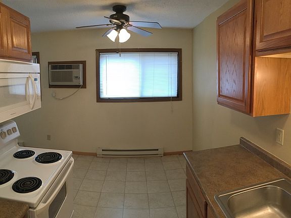 2nd image of 1151 Prairie Pkwy APT 1