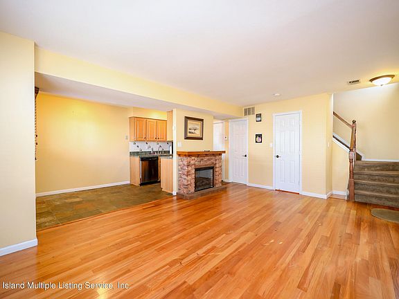 5th image of 687 Barlow Ave #A