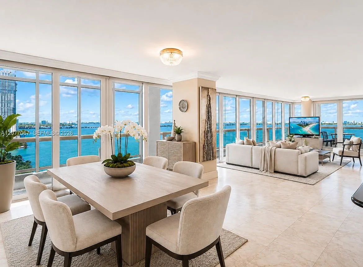 Venetia Condo — Photo 1