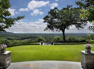 14 Friar Tuck Cir, Summit, NJ 07901