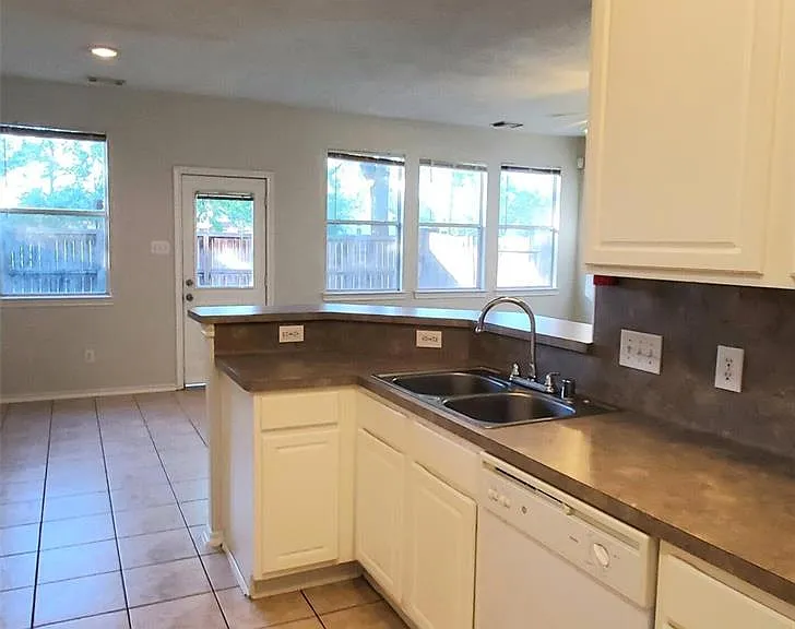 13043 Peppergate Ln — Photo 3