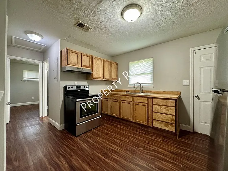 6303 Walden Ave #B — Photo 6