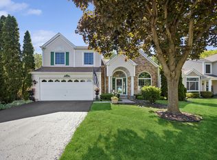 190 Lake Dr S, Algonquin, IL 60102