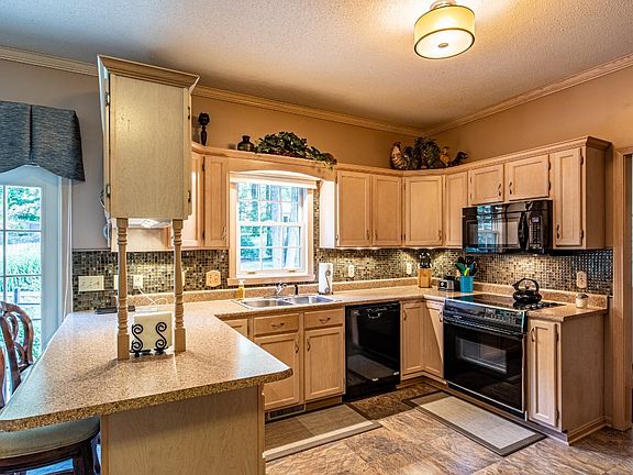 3rd image of 3419 Imperial Dr