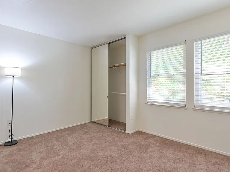Sonoma Court Townhomes — Photo 7