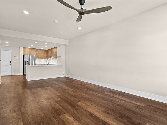 5th image of 1048 Monroe St Unit 318
