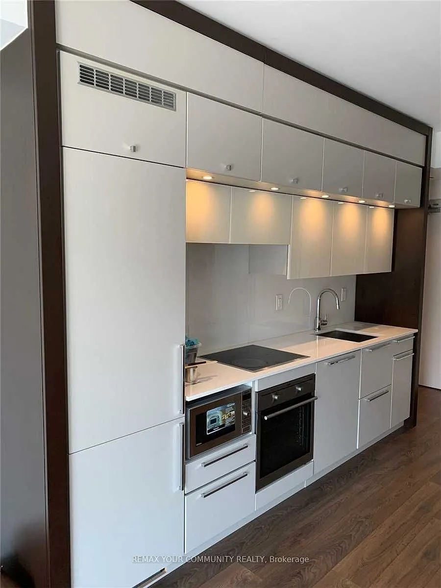 Building Photo - 15 Grenville St #707
